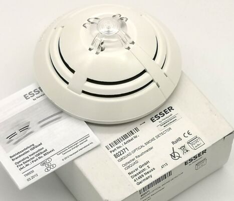 esser Optical smoke detector IQ8Quad with isolator 802371 is provided with an integrated isolator.
