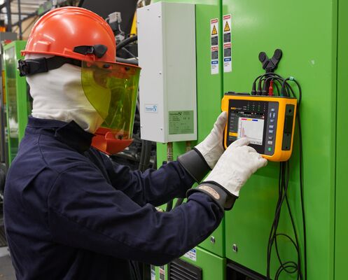 Fluke 1777 Three-Phase Power Quality Analyzer with 1000 V CAT III/600 V CAT IV Safety, 24-bit Synchronous Sampling, and 8 kV Transients Capture