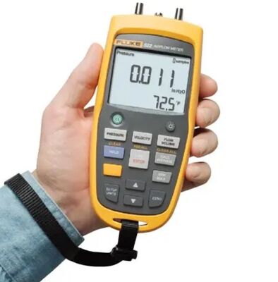 Fluke 922 Medidor de flujo de aire y micromanómetro con presión diferencial y estática, pantalla iluminada de fondo y almacenamiento de datos de 99 puntos