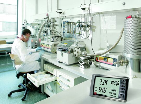 Testo 622 Thermohygrometer and Barometer with Air Temperature Pressure RH Measurement Alarm Alerts and Table Wall Mount